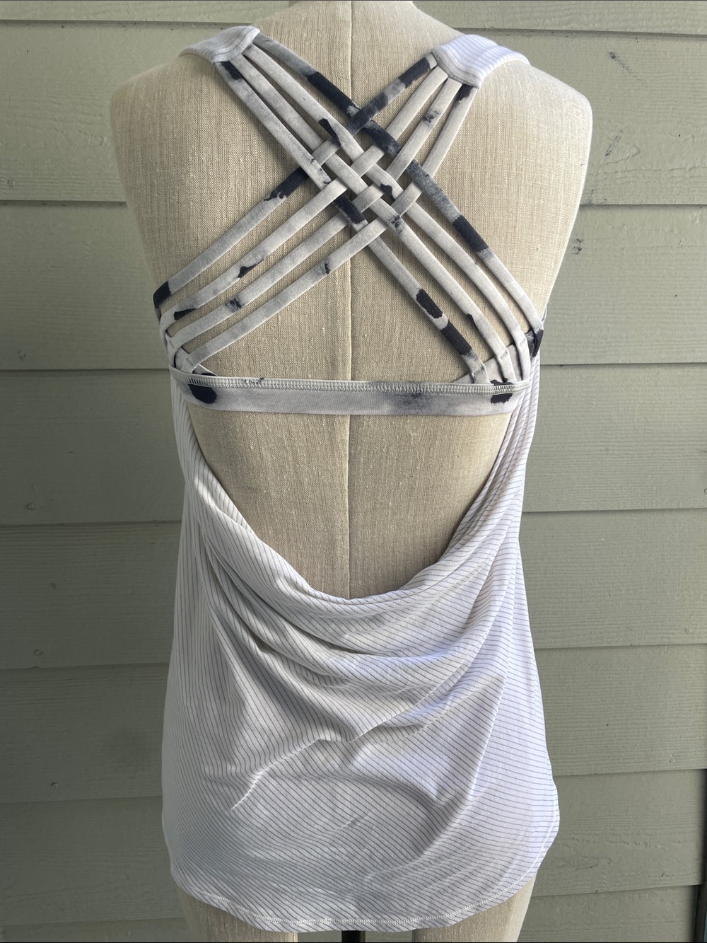 Lululemon - Women’s White Striped Workout Top  - EUC